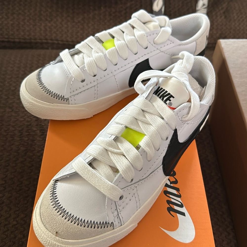 BNIB!! Nike Blazers